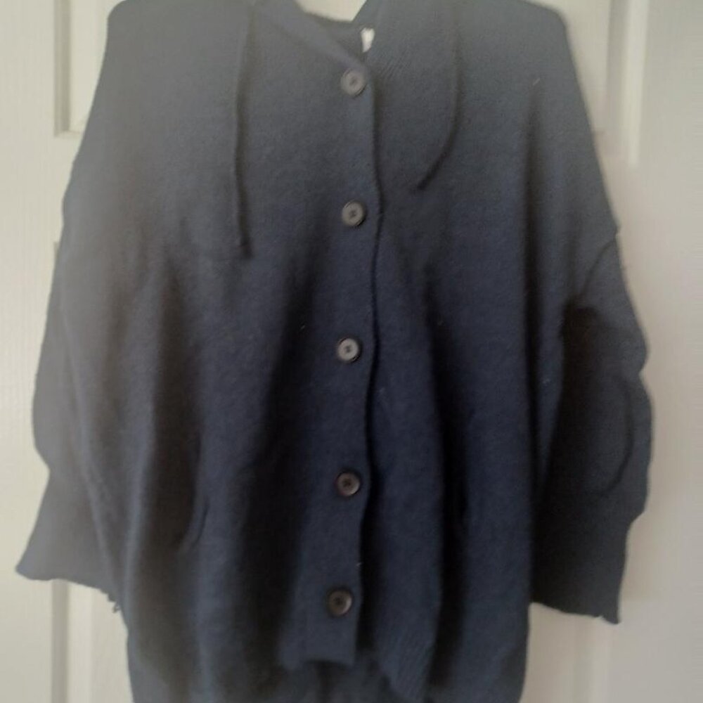 New, Never Worn, Cozy Black Wool Hooded Sweater - woman's 5x